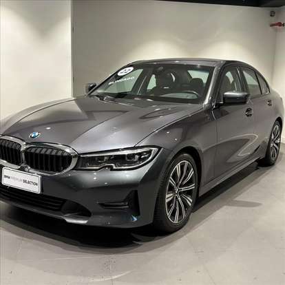 BMW-320i-2022