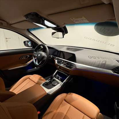 BMW-320i-2022