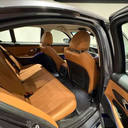 BMW-320i-2022