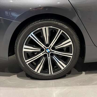BMW-320i-2022