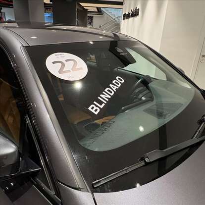 BMW-320i-2022