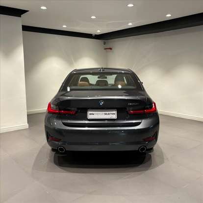 BMW-320i-2022