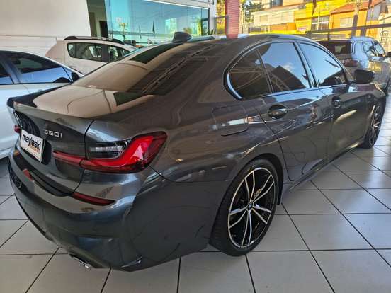 BMW-320i-2022
