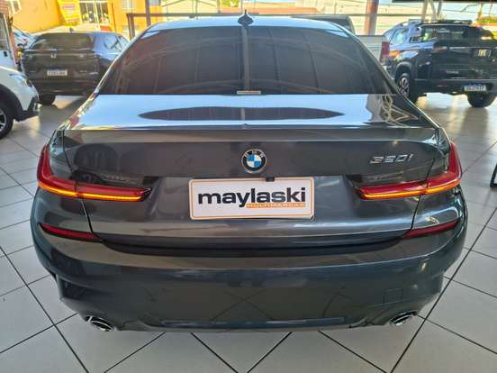 BMW-320i-2022