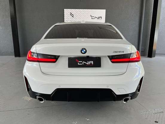 BMW-320i-2023