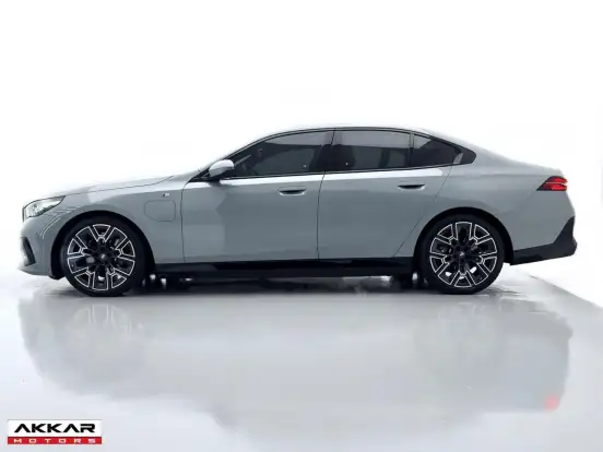 BMW-530e-2025