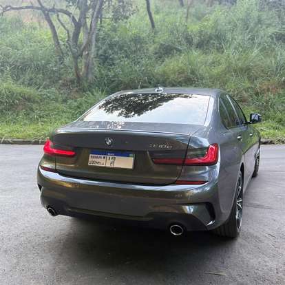 BMW-330e-2021