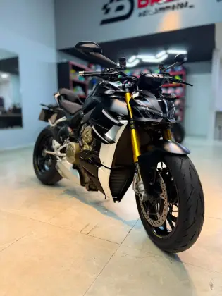 DUCATI STREETFIGHTER V4 S DUCATI STREETFIGHTER V4 S