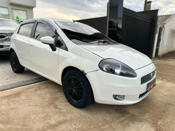 FIAT PUNTO 1.8 HLX 8V FLEX 4P MANUAL FIAT PUNTO 1.8 HLX 8V FLEX 4P MANUAL