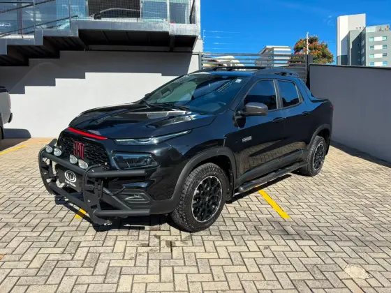 FIAT TORO 2.0 16V TURBO DIESEL ULTRA 4WD AT9 FIAT TORO 2.0 16V TURBO DIESEL ULTRA 4WD AT9