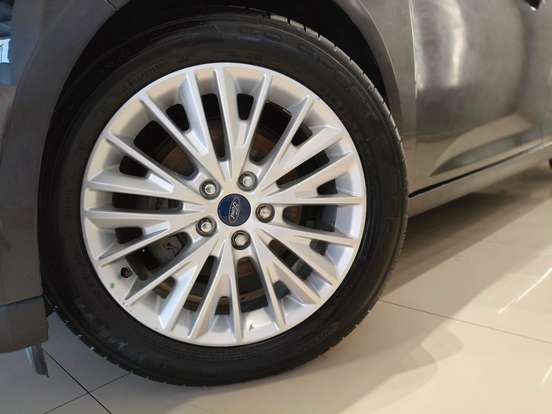 FORD-FOCUS-2.0 SE PLUS SEDAN 16V FLEX 4P POWERSHIFT FORD-FOCUS-2015