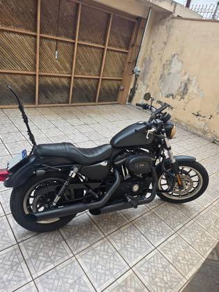 HARLEY-DAVIDSON SPORTSTER IRON 883 