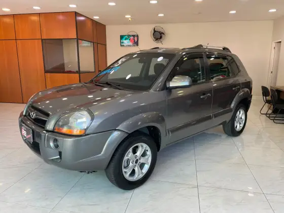 HYUNDAI TUCSON 2.0 MPFI GLS 16V 143CV 2WD FLEX 4P AUTOMÁTICO HYUNDAI TUCSON 2.0 MPFI GLS 16V 143CV 2WD FLEX 4P AUTOMÁTICO