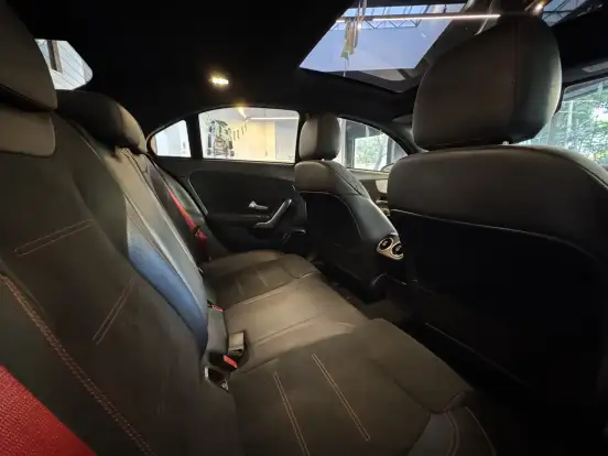 MERCEDES-BENZ-A 35 AMG-2020