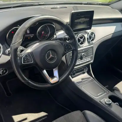 MERCEDES-BENZ-GLA 200-2017