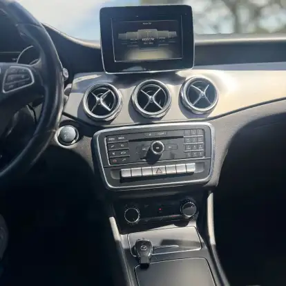 MERCEDES-BENZ-GLA 200-2017