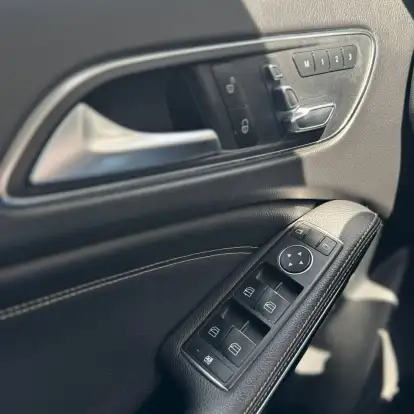 MERCEDES-BENZ-GLA 200-2017