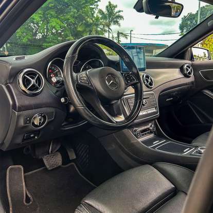 MERCEDES-BENZ-GLA 200-2019