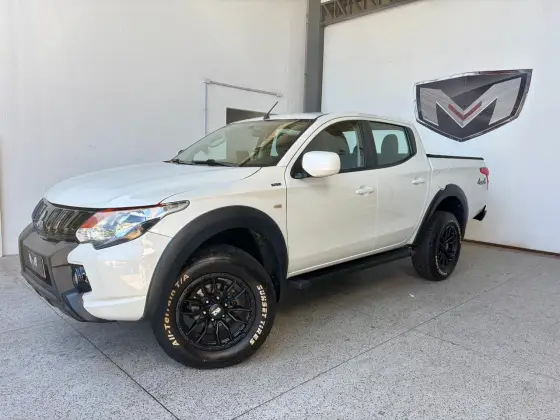 MITSUBISHI L200 TRITON 2.4 16V TURBO DIESEL OUTDOOR GLS CD 4X4 AUTOMÁTICO MITSUBISHI L200 TRITON 2.4 16V TURBO DIESEL OUTDOOR GLS CD 4X4 AUTOMÁTICO