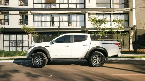 MITSUBISHI L200 TRITON 2.4 16V TURBO DIESEL SPORT HPE-S CD 4P 4X4 AUTOMÁTICO