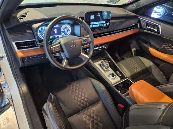 MITSUBISHI-OUTLANDER-2.4 PHEV SIGNATURE S-AWC DHT MITSUBISHI-OUTLANDER-2025