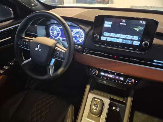 MITSUBISHI-OUTLANDER-2.4 PHEV SIGNATURE S-AWC DHT MITSUBISHI-OUTLANDER-2025