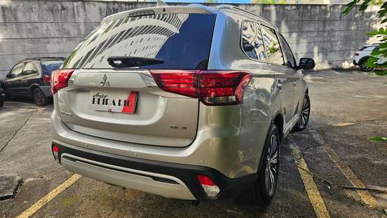 MITSUBISHI-OUTLANDER-2018
