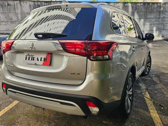 MITSUBISHI-OUTLANDER-2.0 MIVEC GASOLINA GLS AUTOMÁTICO MITSUBISHI-OUTLANDER-2018