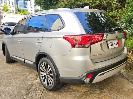 MITSUBISHI-OUTLANDER-2.0 MIVEC GASOLINA GLS AUTOMÁTICO MITSUBISHI-OUTLANDER-2018