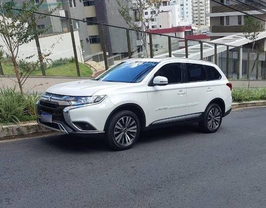 MITSUBISHI OUTLANDER 2.0 MIVEC GASOLINA HPE AUTOMÁTICO