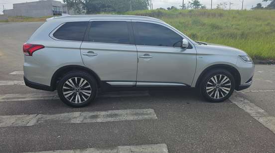 MITSUBISHI-OUTLANDER-2018