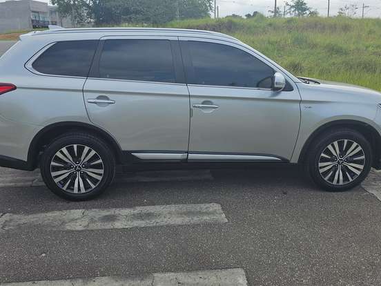 MITSUBISHI-OUTLANDER-3.0 MIVEC V6 GASOLINA HPE-S AWD AUTOMÁTICO MITSUBISHI-OUTLANDER-2018