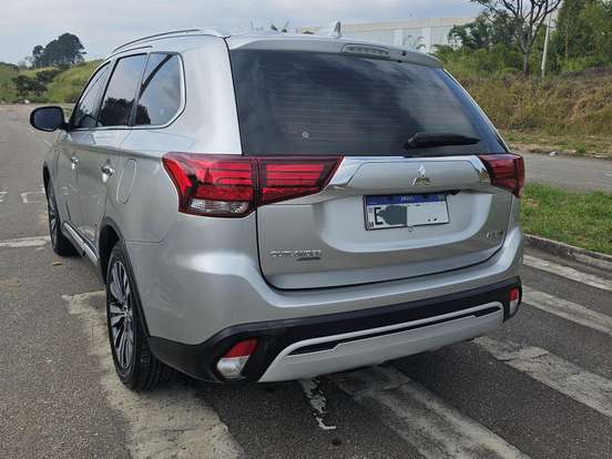 MITSUBISHI-OUTLANDER-3.0 MIVEC V6 GASOLINA HPE-S AWD AUTOMÁTICO MITSUBISHI-OUTLANDER-2018