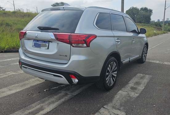 MITSUBISHI-OUTLANDER-2018