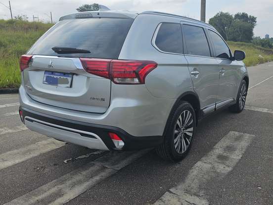 MITSUBISHI-OUTLANDER-3.0 MIVEC V6 GASOLINA HPE-S AWD AUTOMÁTICO MITSUBISHI-OUTLANDER-2018