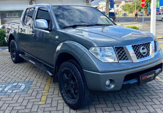NISSAN FRONTIER 2.5 SEL 4X4 CD TURBO ELETRONIC DIESEL 4P AUTOMÁTICO NISSAN FRONTIER 2.5 SEL 4X4 CD TURBO ELETRONIC DIESEL 4P AUTOMÁTICO