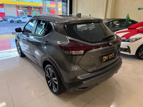 NISSAN-KICKS-2023