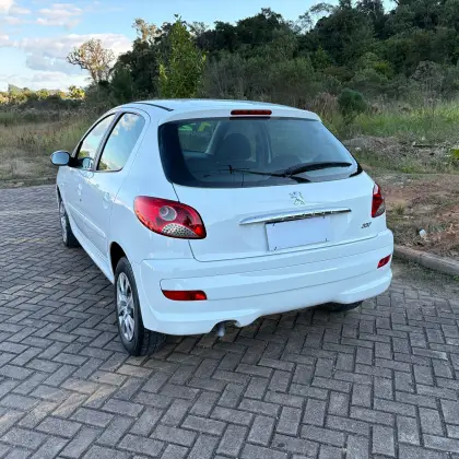 PEUGEOT 207 1.4 XR 8V FLEX 4P MANUAL PEUGEOT 207 1.4 XR 8V FLEX 4P MANUAL
