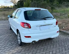 PEUGEOT 207 1.4 XR 8V FLEX 4P MANUAL PEUGEOT 207 1.4 XR 8V FLEX 4P MANUAL