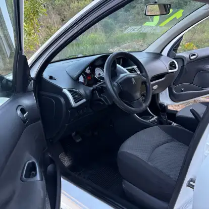 PEUGEOT-207-2011