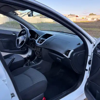 PEUGEOT-207-2011