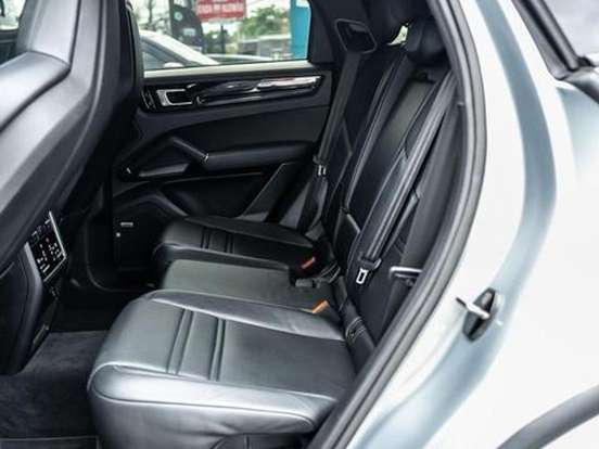 PORSCHE-CAYENNE-2021