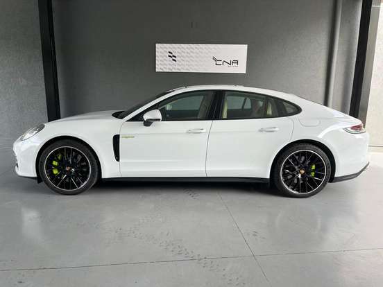 PORSCHE-PANAMERA-2023