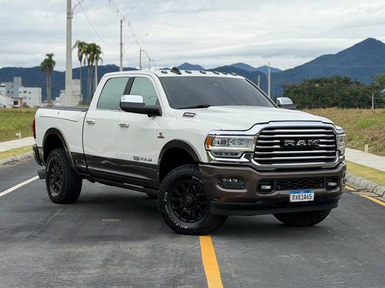 RAM 3500 6.7 I6 TURBO DIESEL LIMITED LONGHORN CD 4X4  AUTOMÁTICO