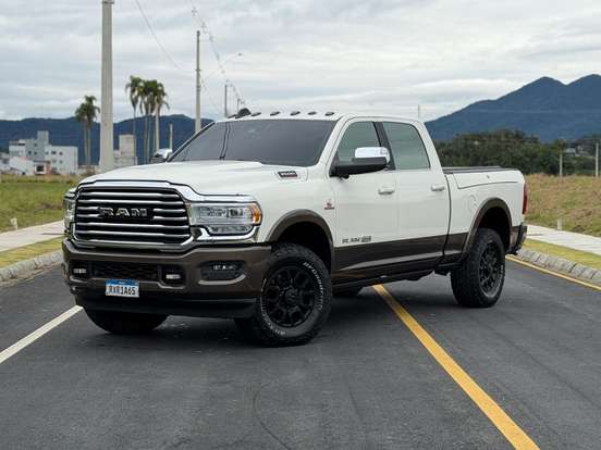 RAM-3500-6.7 I6 TURBO DIESEL LIMITED LONGHORN CD 4X4 AUTOMÁTICO RAM-3500-2022
