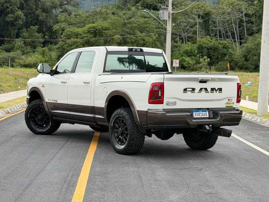 RAM-3500-6.7 I6 TURBO DIESEL LIMITED LONGHORN CD 4X4 AUTOMÁTICO RAM-3500-2022