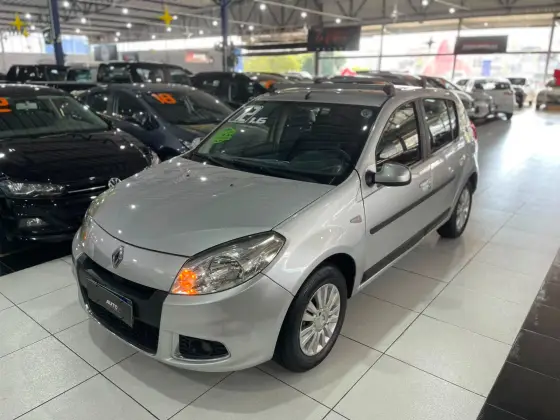 RENAULT SANDERO 1.6 PRIVILÉGE 16V FLEX 4P AUTOMÁTICO RENAULT SANDERO 1.6 PRIVILÉGE 16V FLEX 4P AUTOMÁTICO