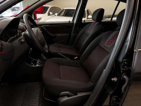RENAULT-SANDERO-2013