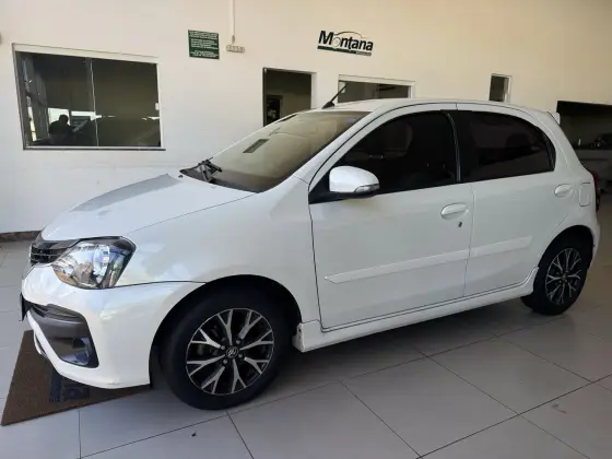 TOYOTA ETIOS 1.5 PLATINUM 16V FLEX 4P AUTOMÁTICO TOYOTA ETIOS 1.5 PLATINUM 16V FLEX 4P AUTOMÁTICO