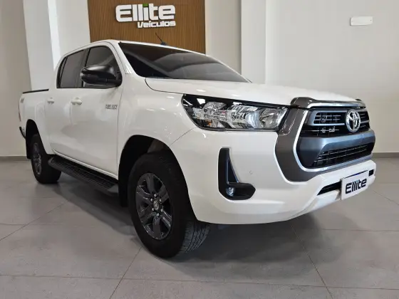 TOYOTA HILUX 2.8 D-4D TURBO DIESEL CD SR 4X4 AUTOMÁTICO TOYOTA HILUX 2.8 D-4D TURBO DIESEL CD SR 4X4 AUTOMÁTICO